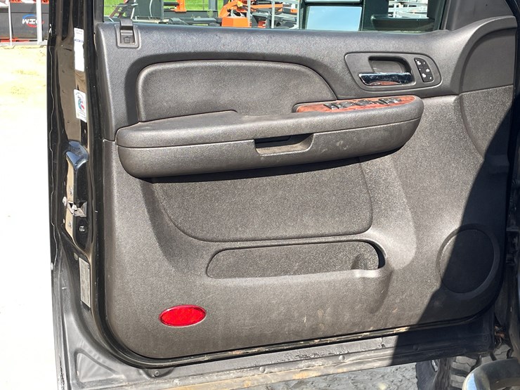 2008-chevrolet-silverado-image-32