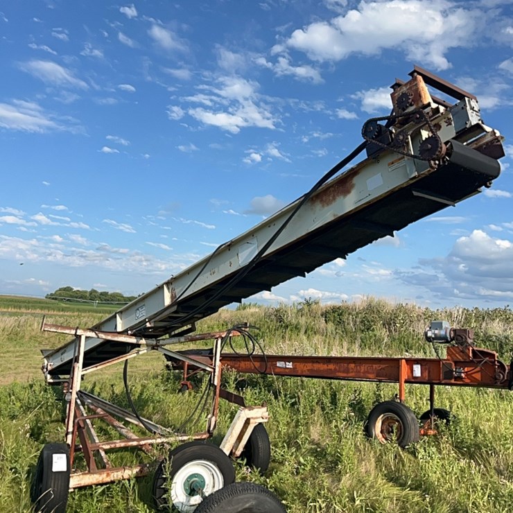 25’ lift conveyor, has 220 elec and hyd drive
