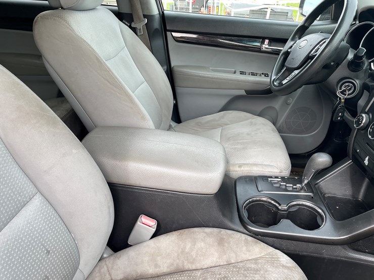 2012-kia-sorento-image-48