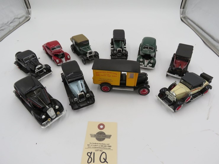 toy-truck-and-car-grouping-image-1