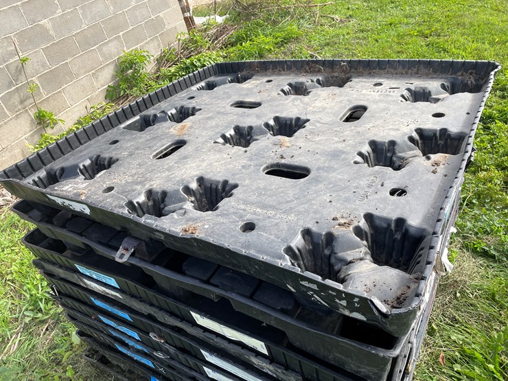 #4483-•-(11)-poly-pallets-image-5