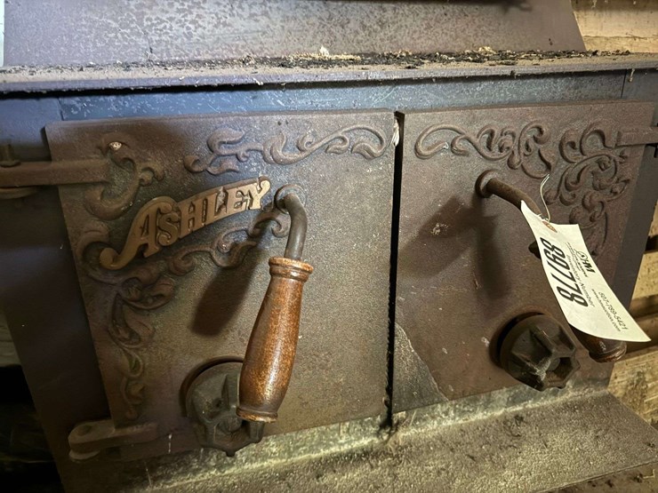 vintage-cast-iron-wood-stove-image-4