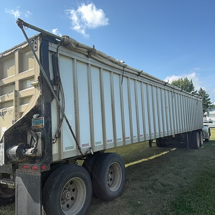 41’ RR live bottom grain trailer, has roll tarp
