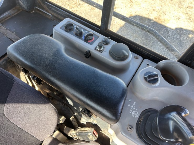2014-komatsu-d39px-image-46