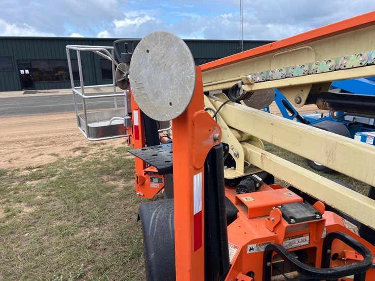 2021-jlg-t350-image-12