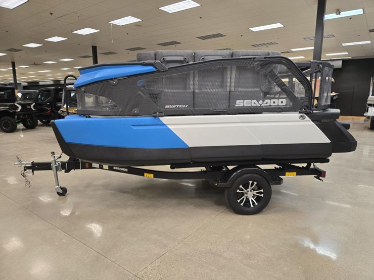 #1787-•-sea-doo-switch-boat-image-2