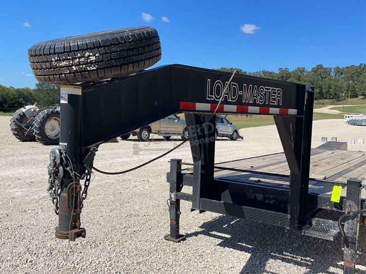 2007-load-master-27'-flatbed-gooseneck-trailer,-from-the-estate-of-dr.-ken-buchmann-image-10