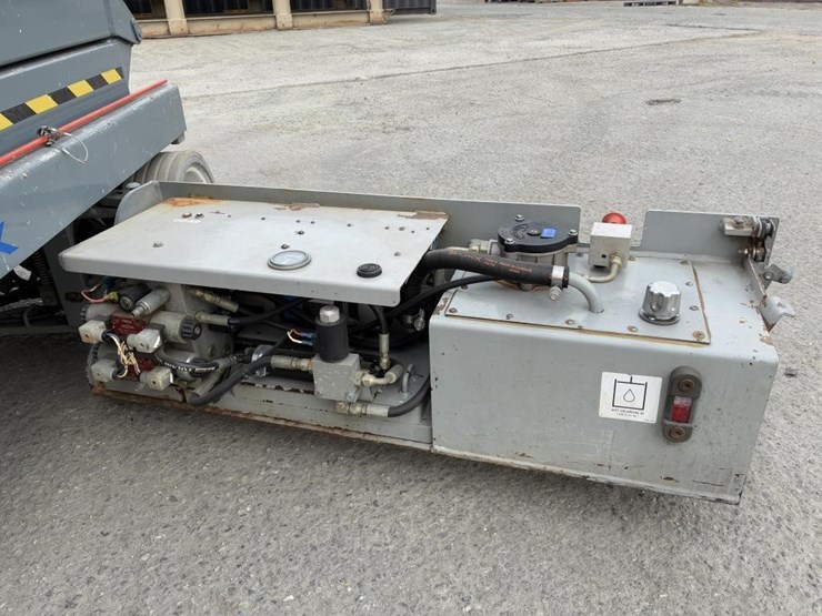 2005-skyjack-sj-3226-scissor-lift-image-5