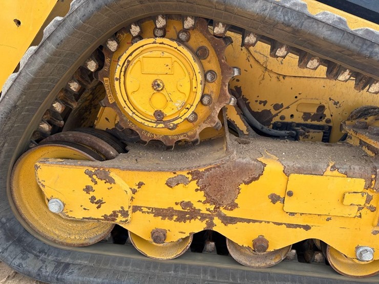 2020-caterpillar-259d3-image-12