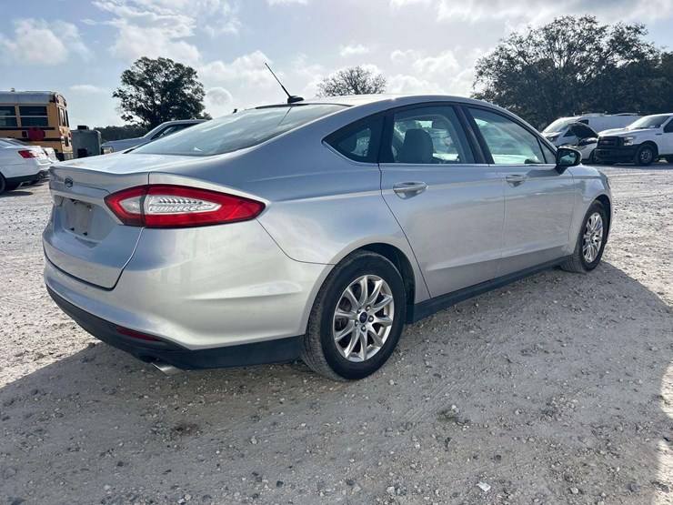 2015-ford-fusion-s-sedan-image-3