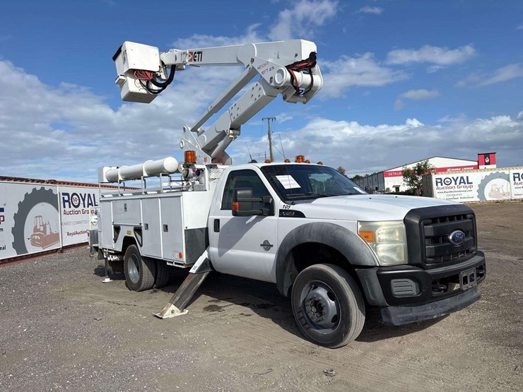 2015-ford-f-550-4x4-bucket-truck-image-3