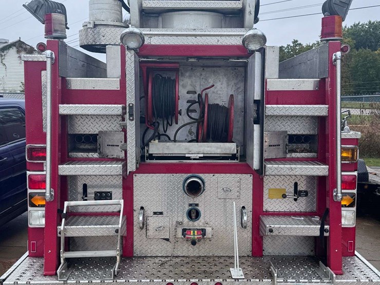1984-e-one-ladder-truck-image-5