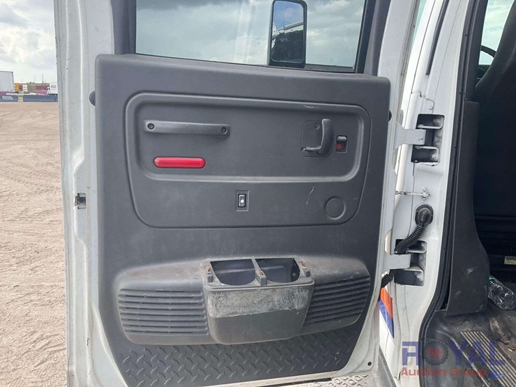2009-gmc-c5500-landscape-dump-truck-image-21
