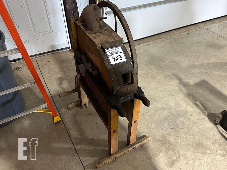 unknown-vintage-corn-sheller-image-2