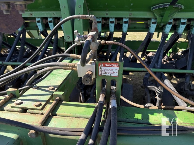 john-deere-750-image-6