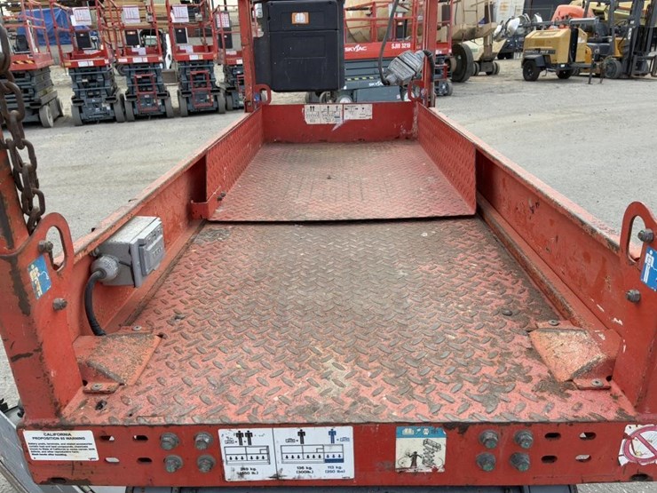 2013-skyjack-sj-3219-scissor-lift-image-8