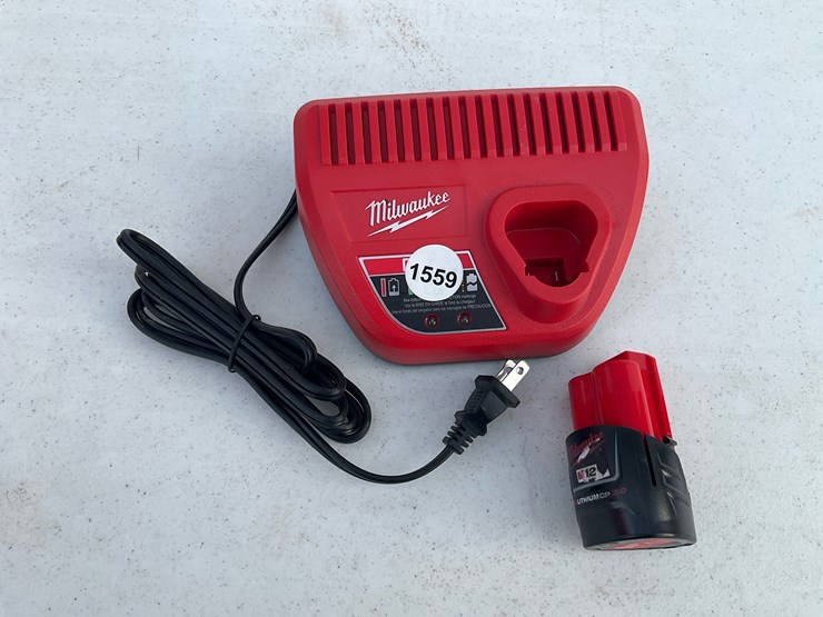 #1559-•-milwaukee-m12-battery-and-charger-combo-image-1