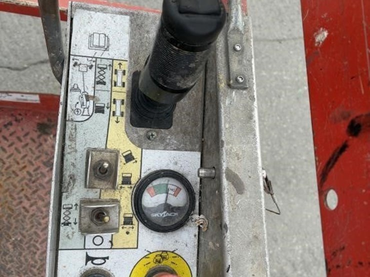 skyjack-sj-3219-scissor-lift-image-10