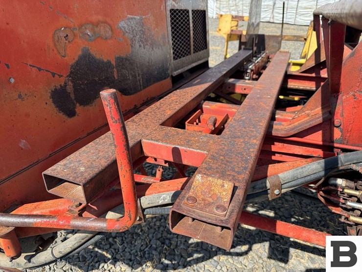 new-holland-1048-image-15