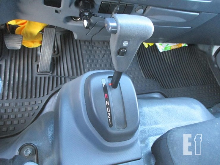 2022-isuzu-nrr-image-10