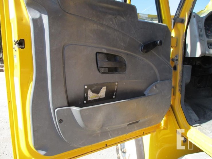 2011-international-durastar-4300-image-14