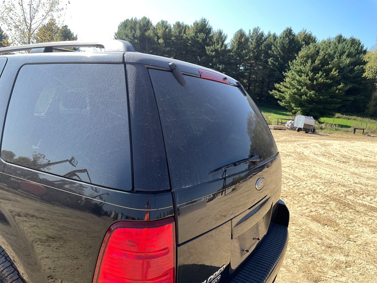 2004-ford-explorer-image-26