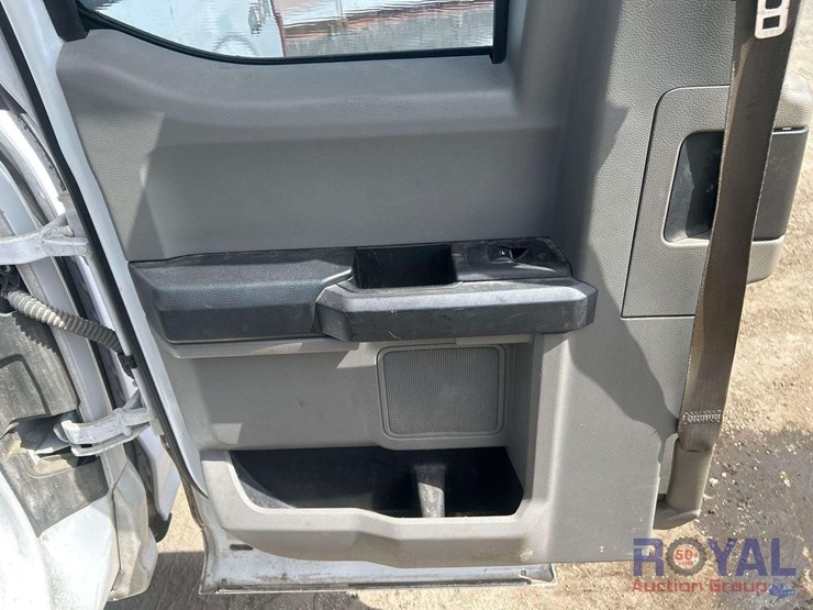 2017-ford-f150-image-16