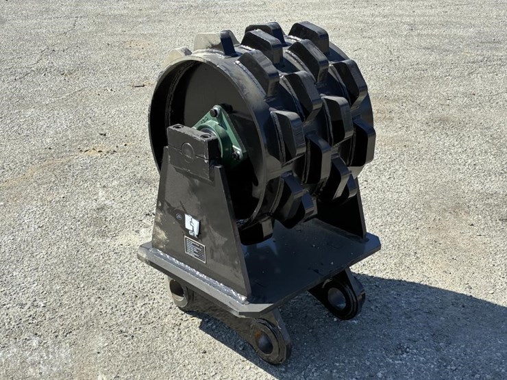 caterpillar-320-image-4