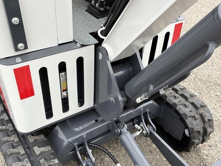 2025-bttl-et15h-6-hydraulic-excavator-image-6
