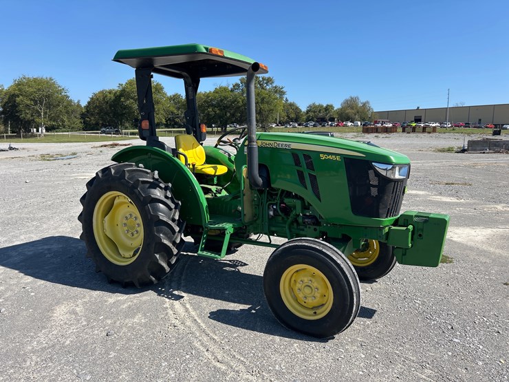 2017-john-deere-5045e-image-5