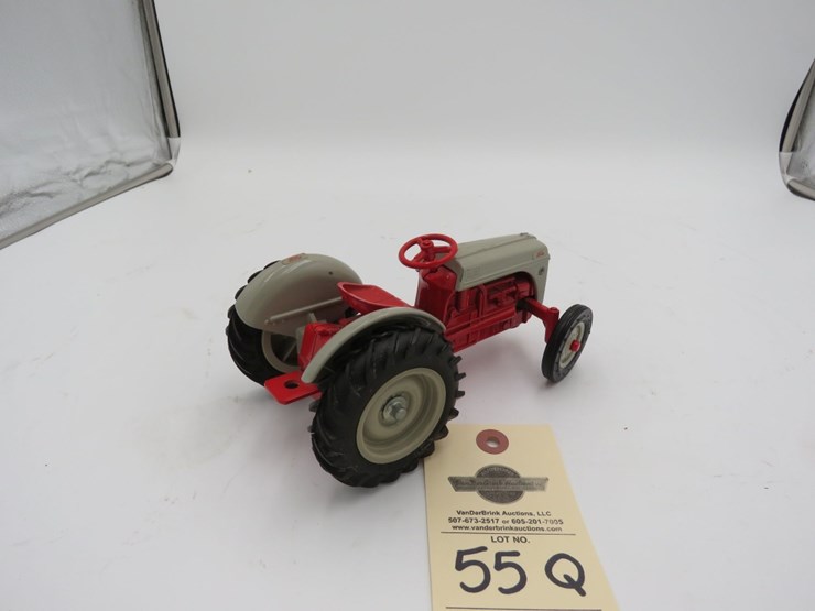 1986-ertl-ford-901-powermaster-1/16th-scale-tractor-image-4