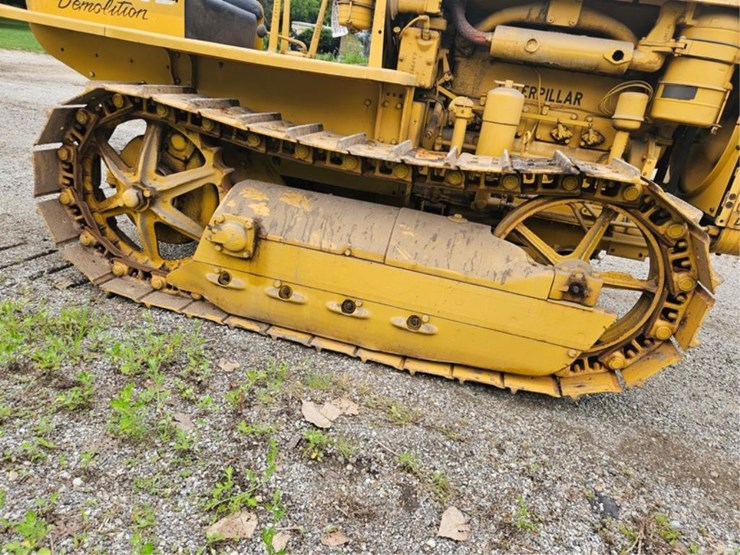 2015-caterpillar-d2-image-15