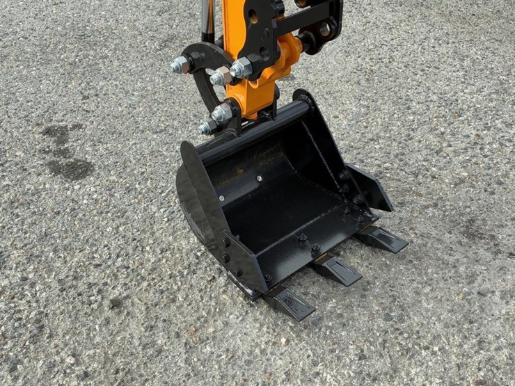 2025-vicsec-vc13-hydraulic-excavator-image-11