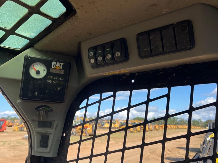 2017-caterpillar-249d-image-24