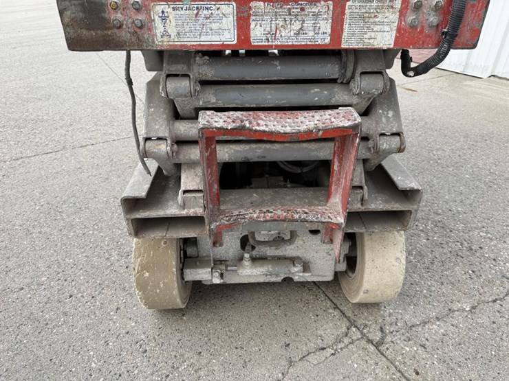 #2147-•-1996-skyjack-sj-3220-scissor-lift-image-19