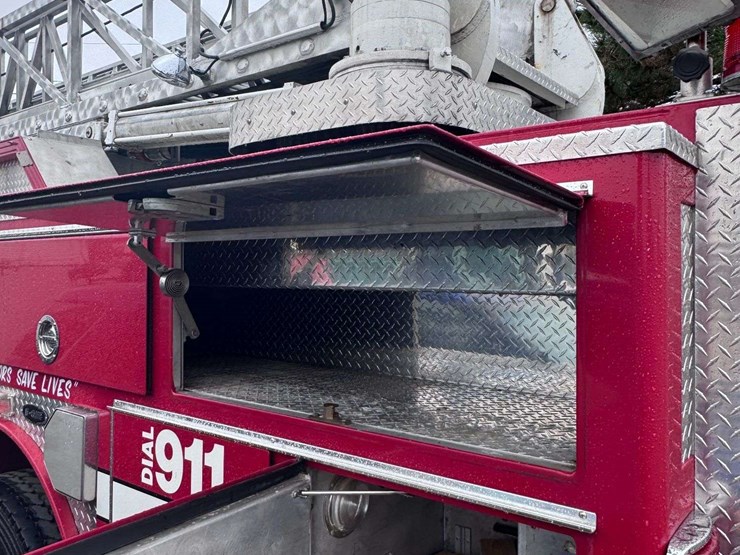 1984-e-one-ladder-truck-image-4