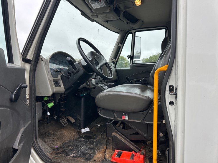 2013-international-durastar-4300-image-12