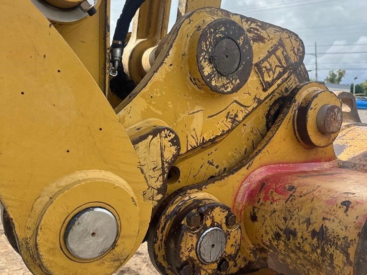 2019-caterpillar-320-image-8