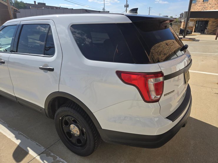 #1825-•-2019-ford-police-interceptor-suv-image-43