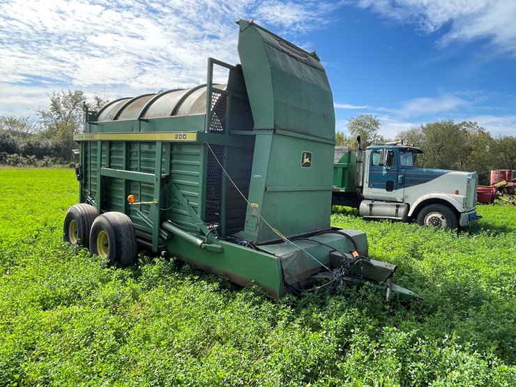 john-deere-200-image-3