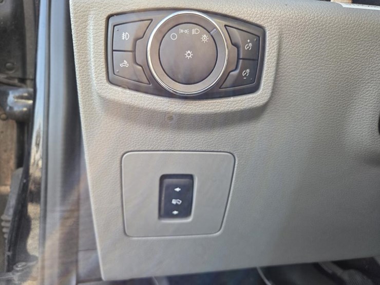 2017-ford-f150-image-48