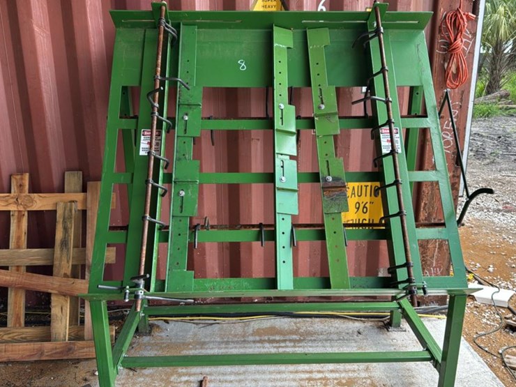 #108-•-2025-pallet-framing-table-image-1