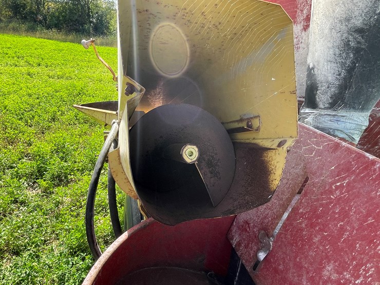 new-holland-355-image-18