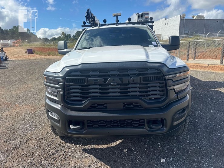 2025-ram-5500-hd-image-9