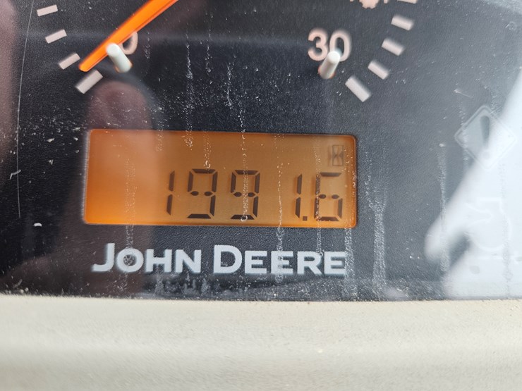 2011-john-deere-3720-image-11