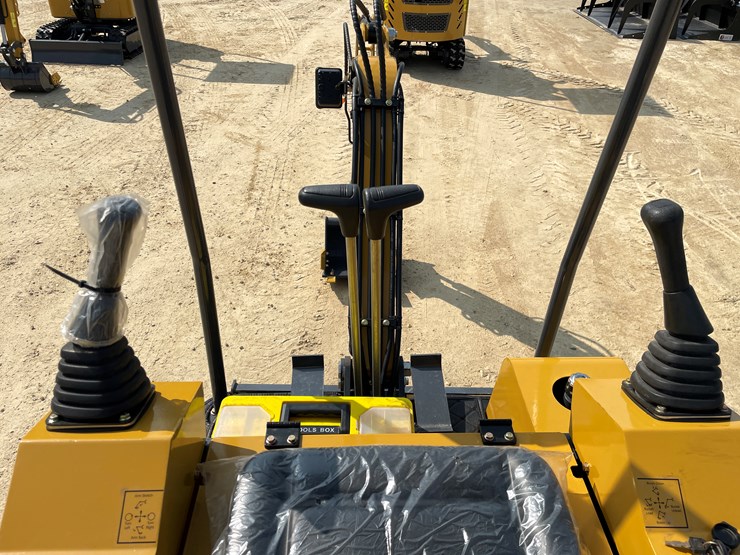 #212-•-new-rt15r-mini-excavator-image-22