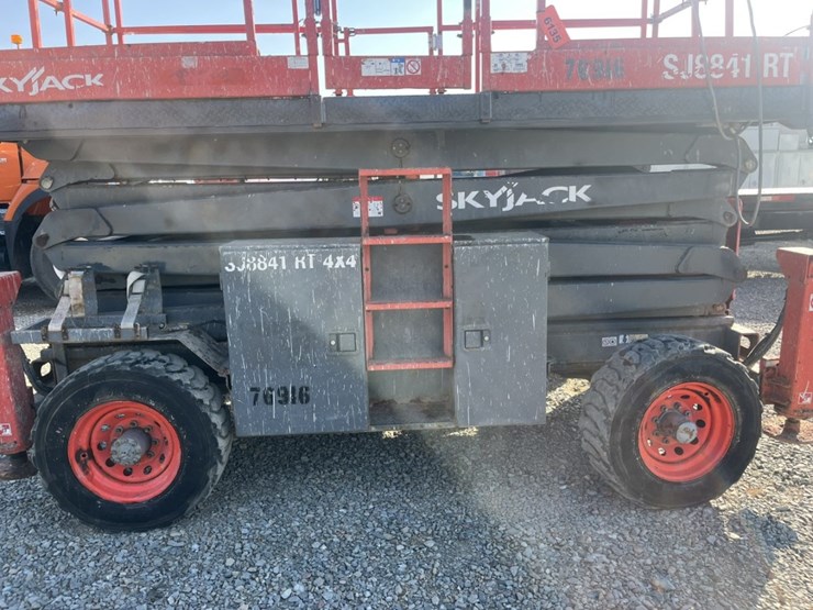 2011-skyjack-sj8841rt-image-12
