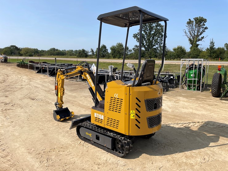 #210-•-new-rt15r-mini-excavator-image-3