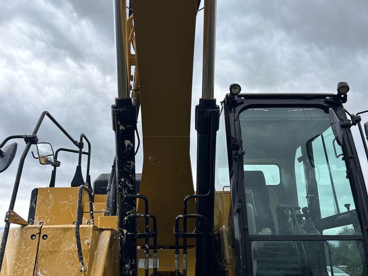 2016-caterpillar-325fl-image-10