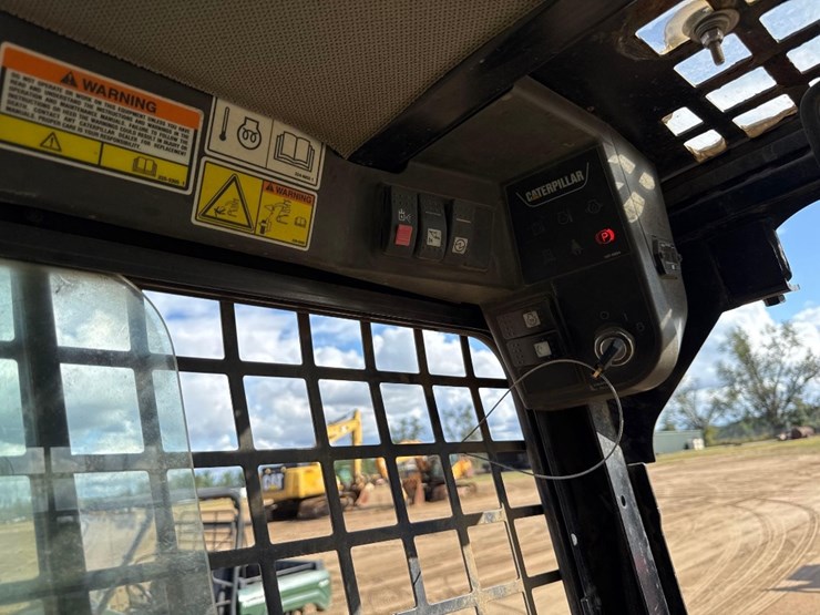 2005-caterpillar-267b-image-24
